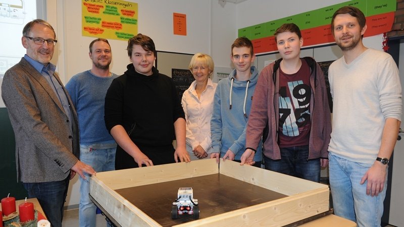 „ROBOTIC“ IM UNTERRICHT – Meurer-Stiftung stattet Berger Oberschule aus